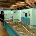 Der Flusslauf der Kammel in der Sonder-Ausstellung „Krummes Wasser“ - Foto: Christine Hofmann-Brand